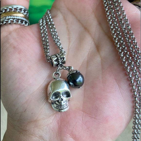 Double chain adjustable skull & hematite necklace - Picture 2 of 9